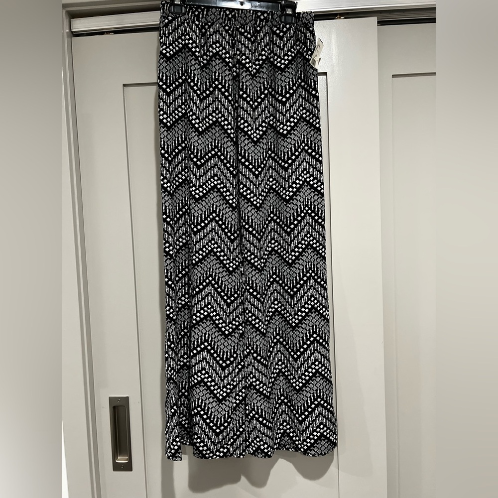 Black and White Chevron wide leg pants
